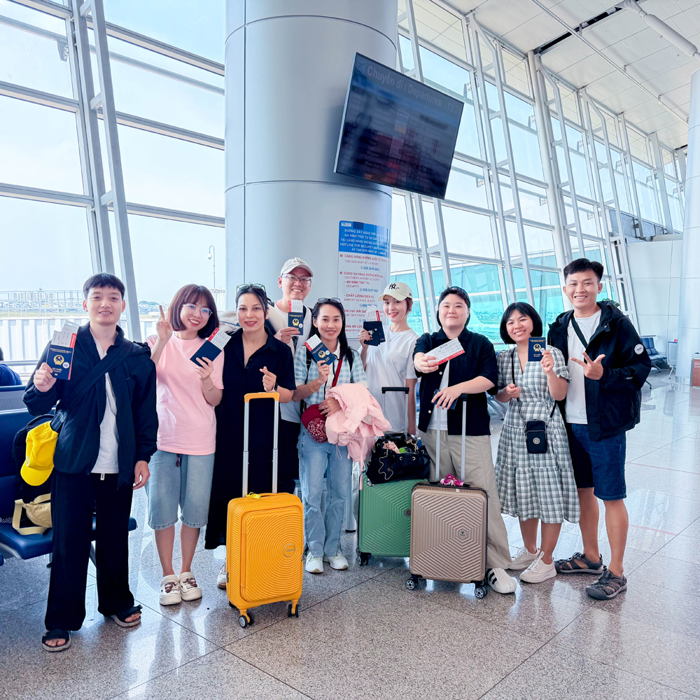 Từ rất sớm, đại gia đình KTB đã có mặt đông đủ tại Sân bay quốc tế Tân Sơn Nhất, háo hức chuẩn bị cho hành trình Teambuilding 2026.